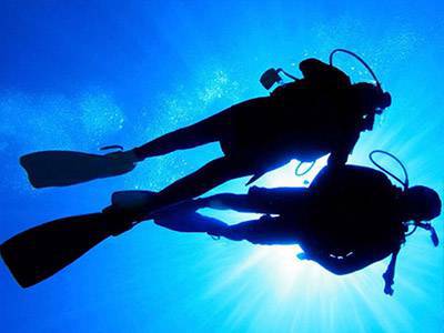 Prøvedyk i havet eller svømmehallen